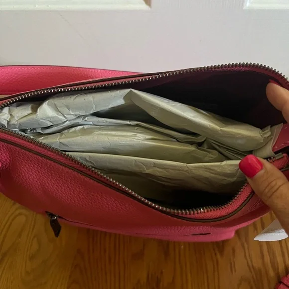 Brand New w/tags beautiful Pink leather Coach bag. - Picture 3 of 6